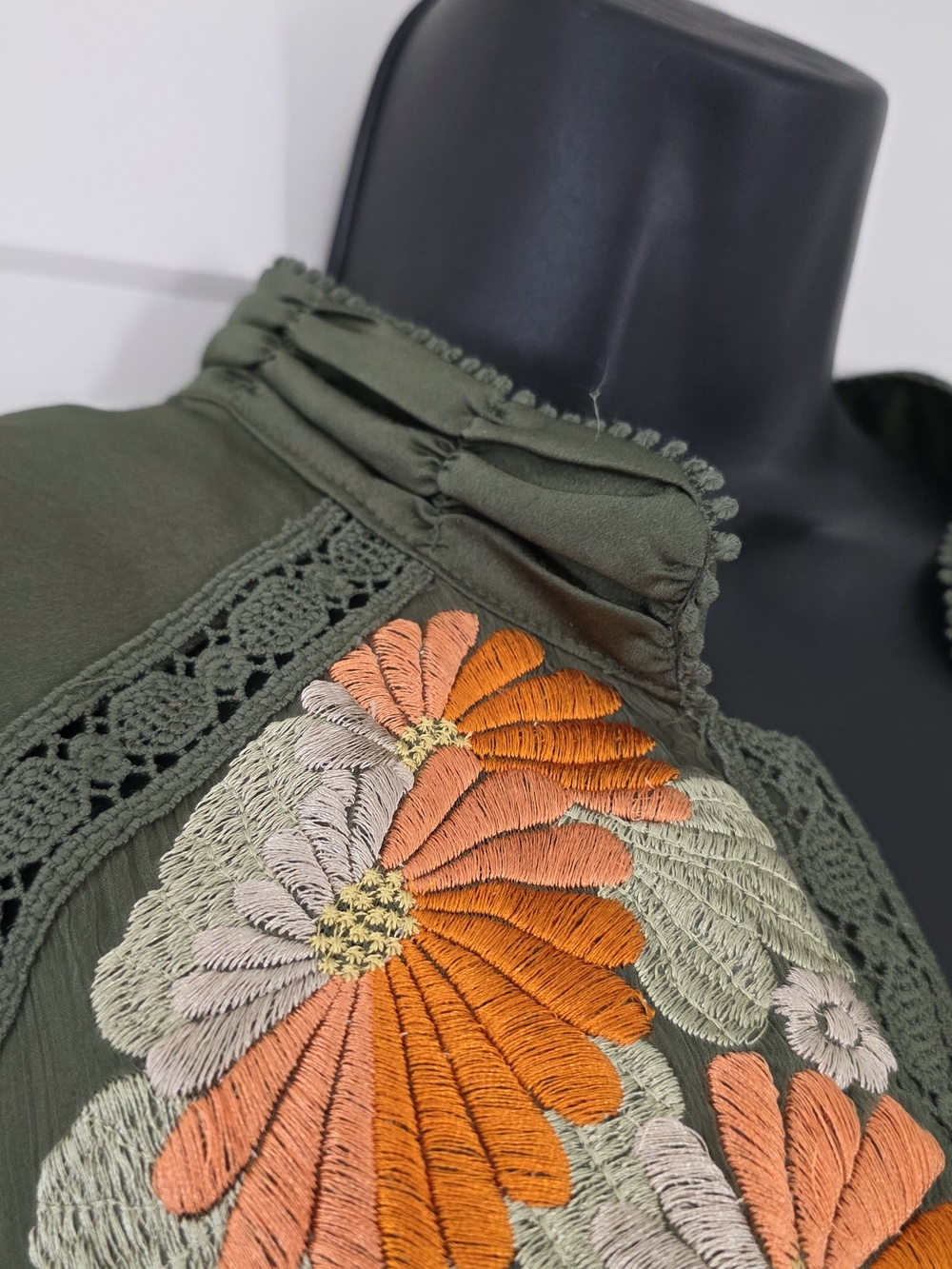 Tiny Eliana Embroidered Half-Sleeve Top - Picture 11 of 15